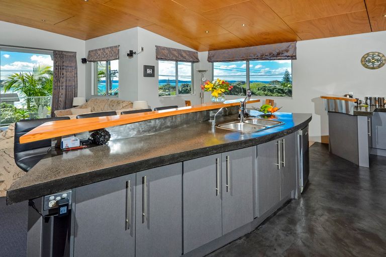 Photo of property in 2/19 Tindalls Bay Road, Tindalls Beach, Whangaparaoa, 0930