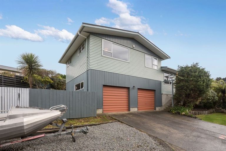 Photo of property in 5 Woolwich Close, Whitby, Porirua, 5024