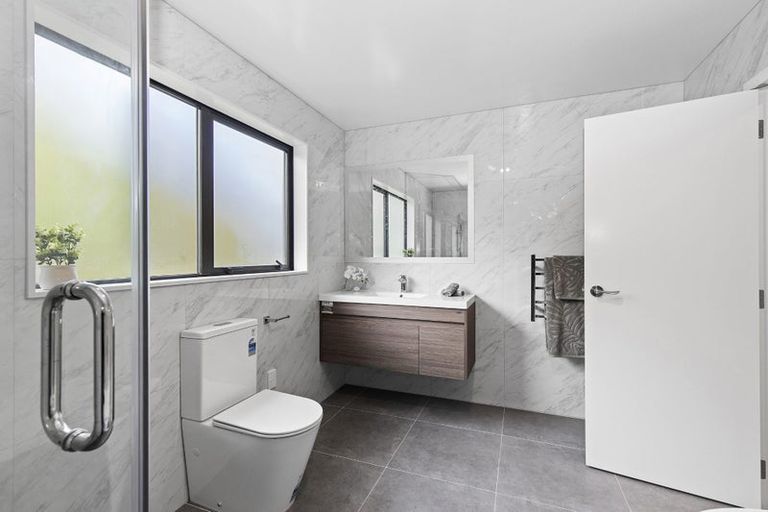 Photo of property in 5 Pihipihi Way, Crofton Downs, Wellington, 6035