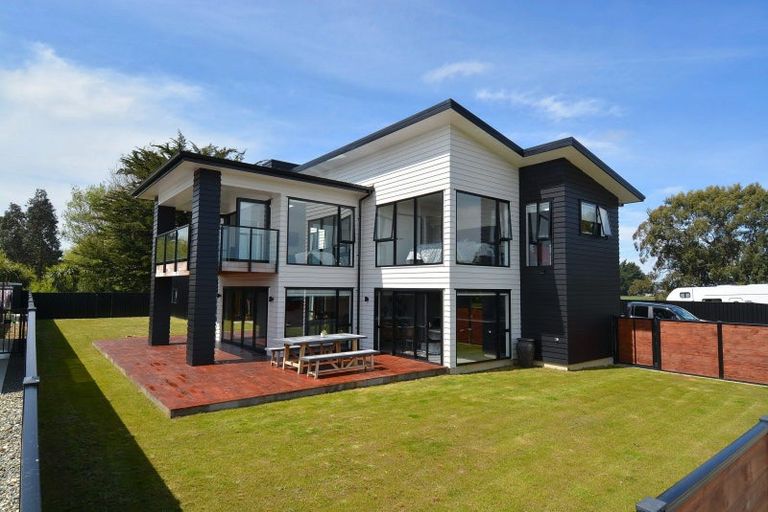 Photo of property in 77 Richfield Drive, Waikiwi, Invercargill, 9810
