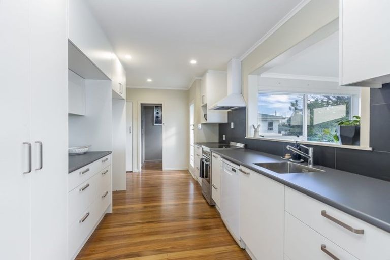 Photo of property in 46 Totara Road, Te Atatu Peninsula, Auckland, 0610