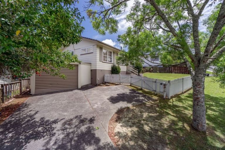 Photo of property in 61 Easton Park Parade, Glenfield, Auckland, 0629