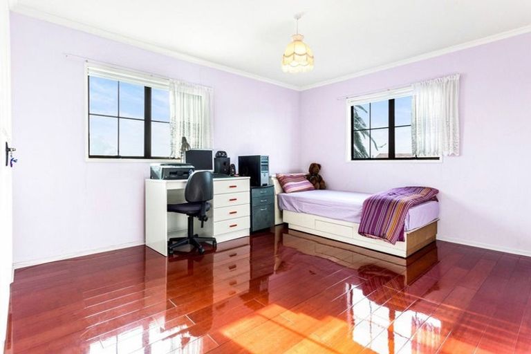 Photo of property in 14 Renoir Street, West Harbour, Auckland, 0618