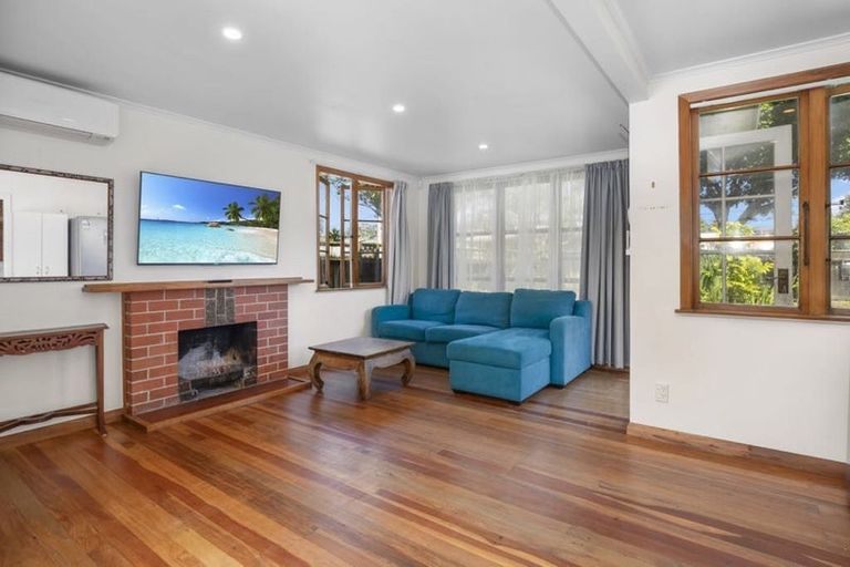 Photo of property in 16 Alexander Road, Raumati Beach, Paraparaumu, 5032