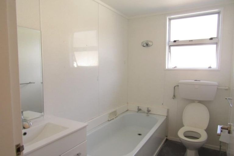 Photo of property in 6/154 Whites Line East, Waiwhetu, Lower Hutt, 5010