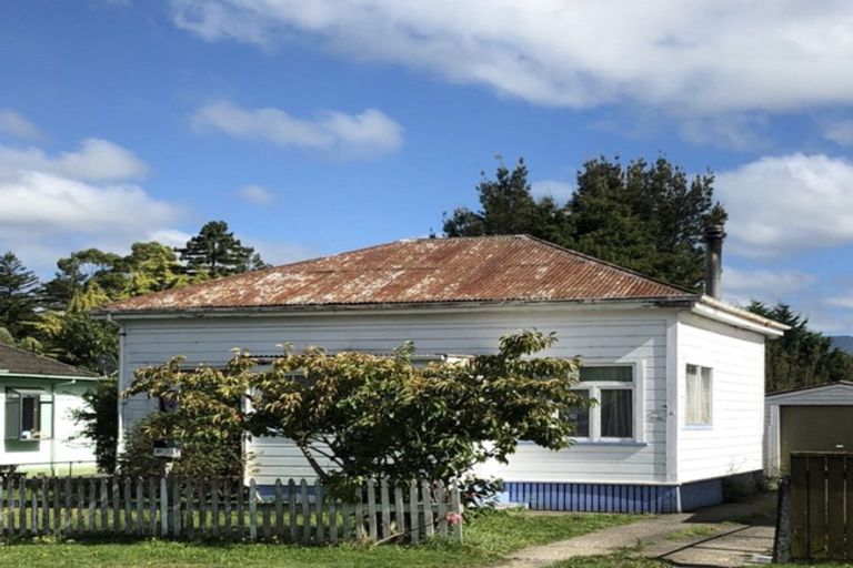 Photo of property in 11 Empire Street, Dannevirke, 4930