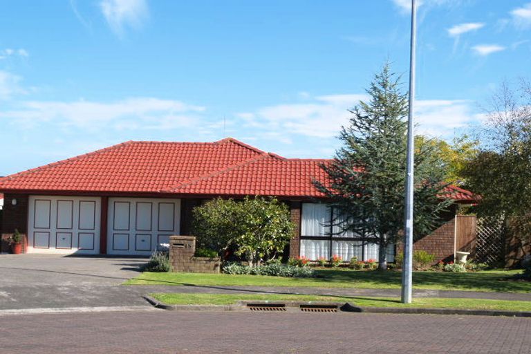 Photo of property in 15 Crescent Hills Court, Northpark, Auckland, 2013