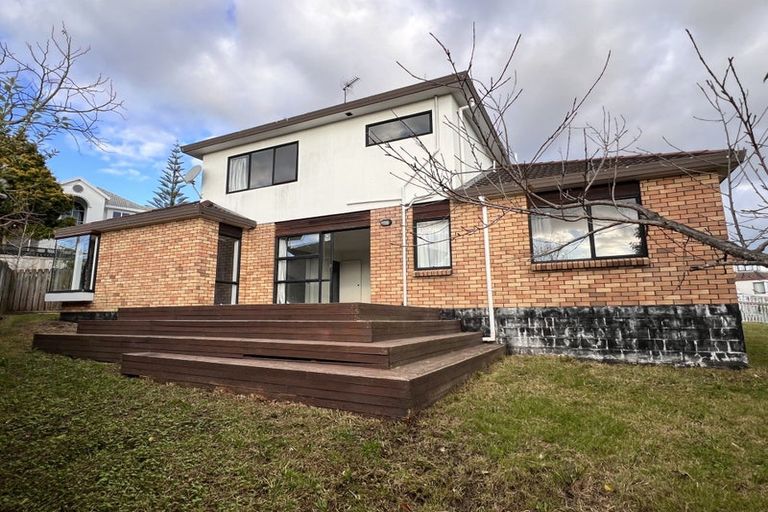 Photo of property in 8a Eske Place, Highland Park, Auckland, 2010