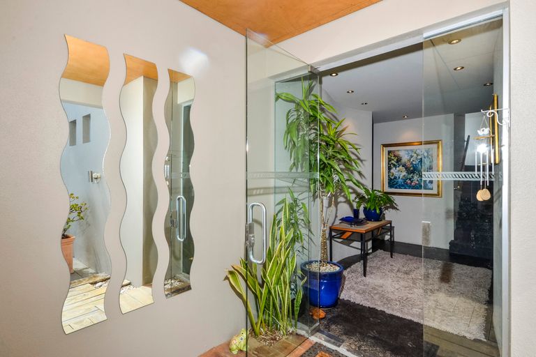 Photo of property in 2/19 Tindalls Bay Road, Tindalls Beach, Whangaparaoa, 0930