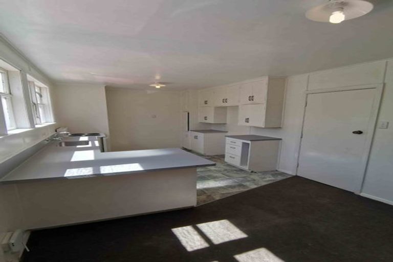 Photo of property in 2 Takatimu Way, Johnsonville, Wellington, 6037