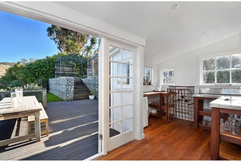 Photo of property in 7 Ticehurst Road, Lyttelton, 8082