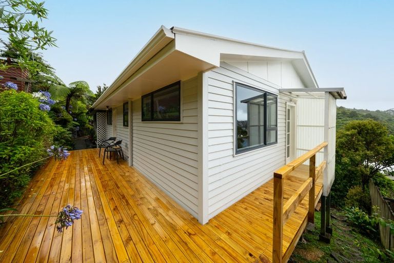 Photo of property in 2/14 Doris Gordon Crescent, Crofton Downs, Wellington, 6035