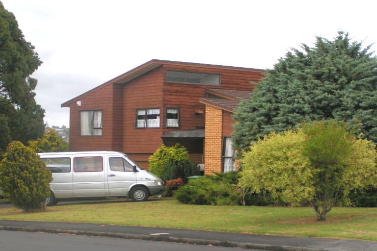 Photo of property in 2 Wilmington Place, Forrest Hill, Auckland, 0620