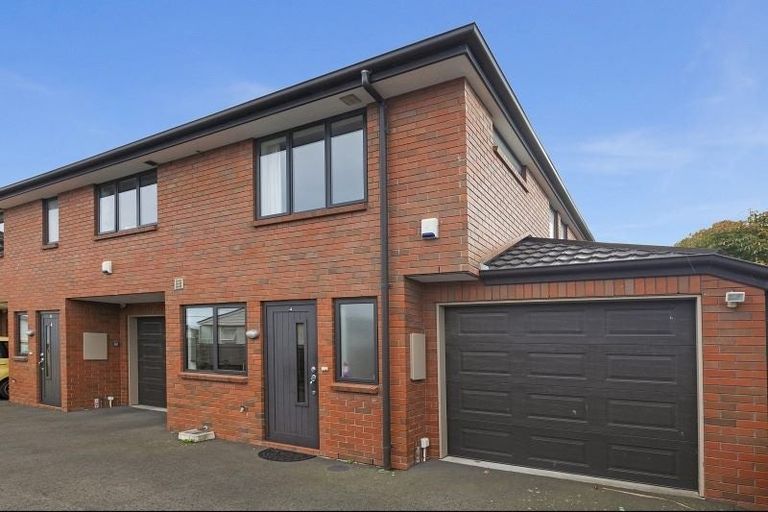 Photo of property in 4/82 Packe Street, Edgeware, Christchurch, 8013