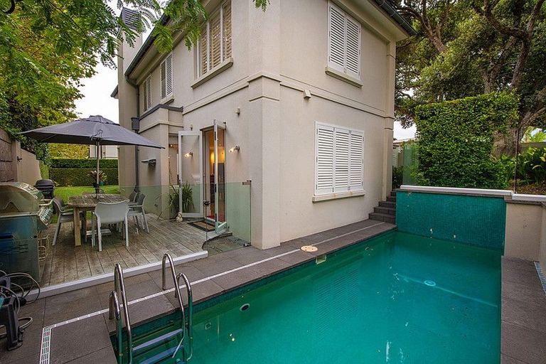 Photo of property in 14a Gibbons Road, Takapuna, Auckland, 0622