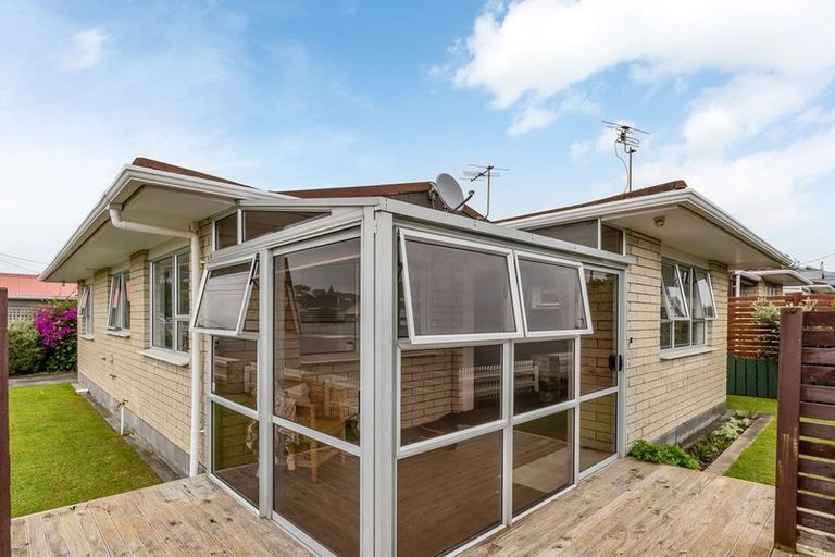 Photo of property in 1/4 French Street, Moturoa, New Plymouth, 4310