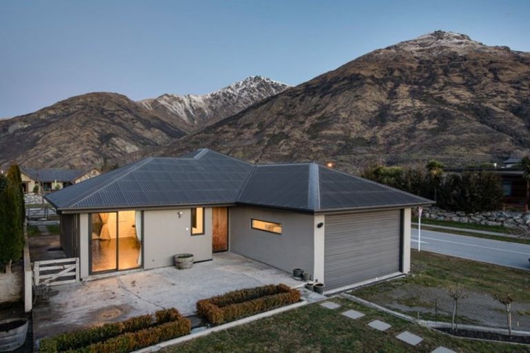 Photo of property in 2 Quill Street, Lake Hayes, Queenstown, 9304