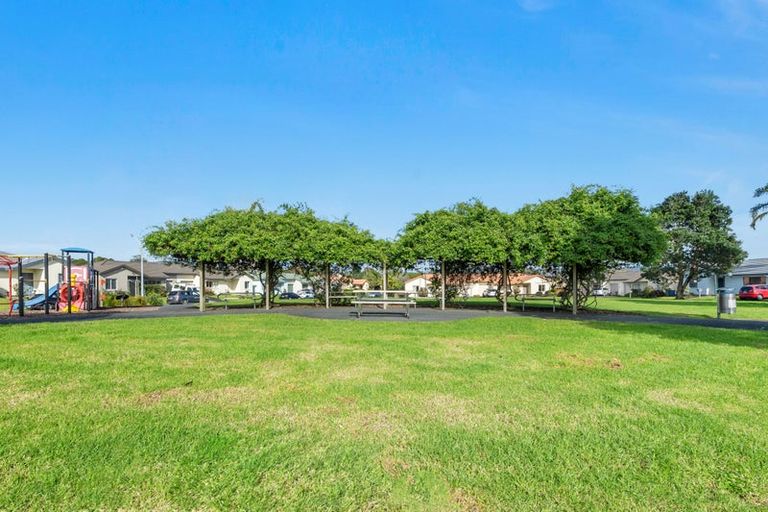 Photo of property in 2 Lockington Avenue, Henderson, Auckland, 0612