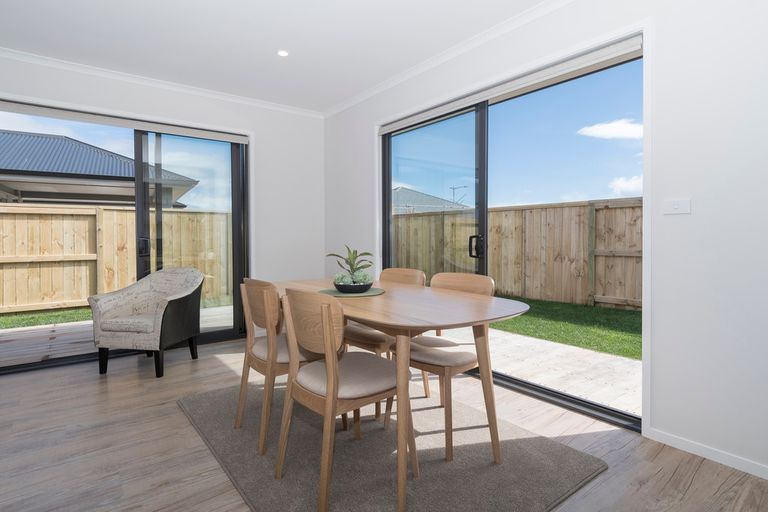 Photo of property in 122 Puhirake Crescent, Pyes Pa, Tauranga, 3112