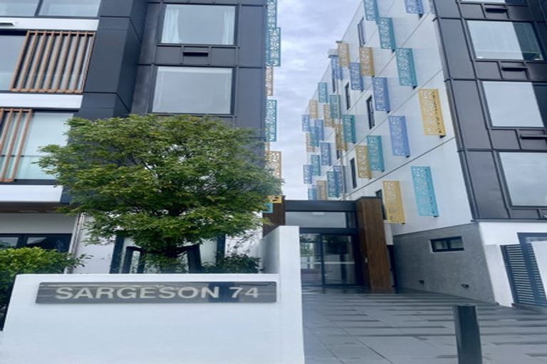 Photo of property in Frank Sargeson Apts, 201/74 Anzac Street, Takapuna, Auckland, 0622