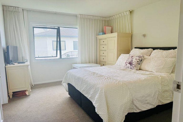 Photo of property in 29 Mariners View Road, Beach Haven, Auckland, 0626