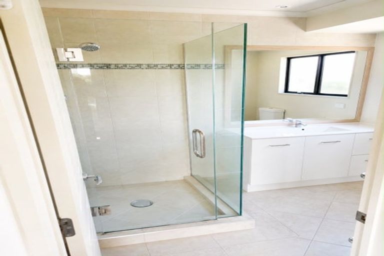 Photo of property in 17 Rivervale Grove, Stanmore Bay, Whangaparaoa, 0932