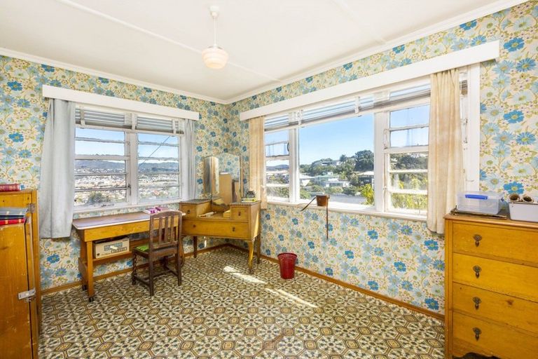 Photo of property in 17 Beacon Hill Road, Strathmore Park, Wellington, 6022