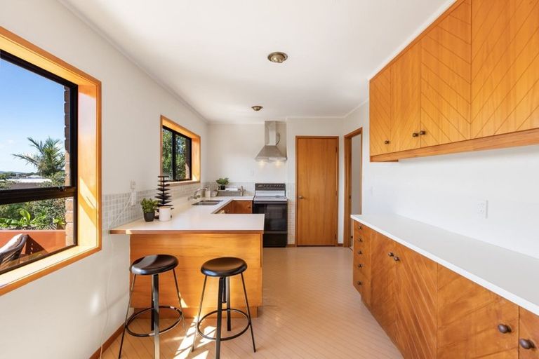 Photo of property in 2/12 East Coast Road, Milford, Auckland, 0620