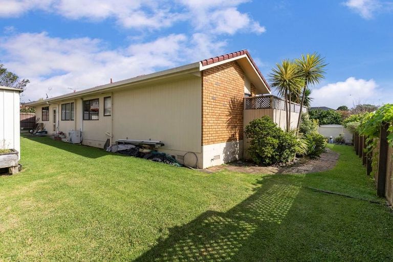 Photo of property in 16 Hayes Place, Half Moon Bay, Auckland, 2012