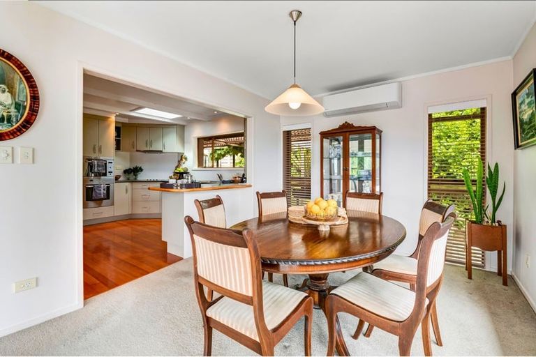 Photo of property in 10 Chelverton Terrace, Red Beach, 0932