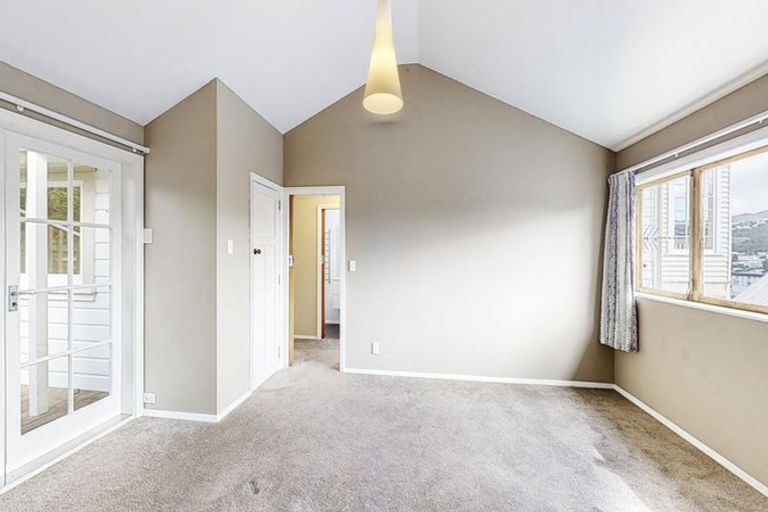 Photo of property in 19 Scarborough Terrace, Mount Victoria, Wellington, 6011