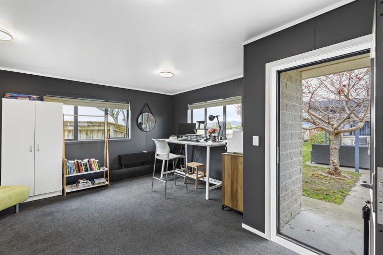 Photo of property in 16 Daniel Place, Kelvin Grove, Palmerston North, 4414