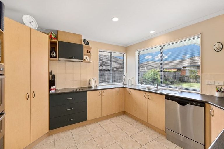 Photo of property in 11 Toledo Avenue, Henderson, Auckland, 0612