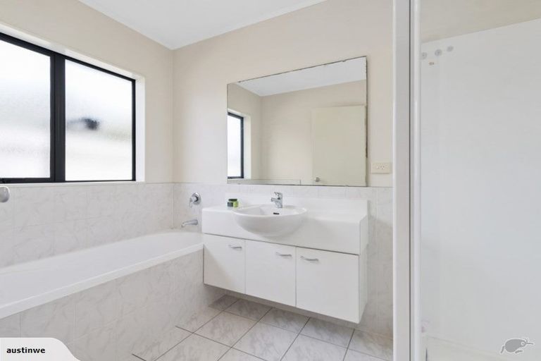 Photo of property in 4a Marlon Lane, East Tamaki, Auckland, 2016