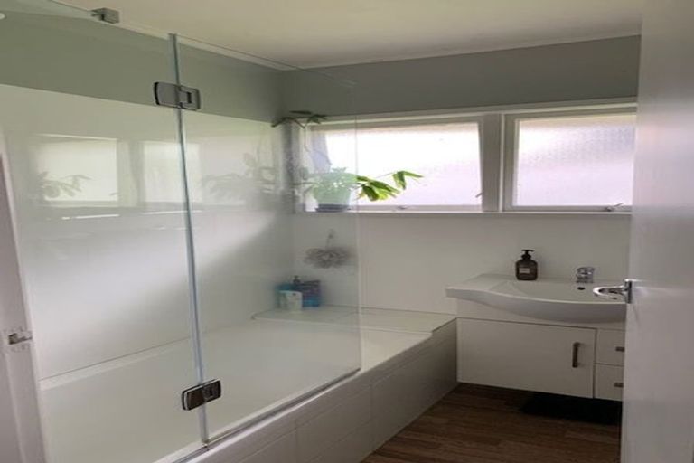 Photo of property in 2/4 Dewsbury Terrace, Castor Bay, Auckland, 0620