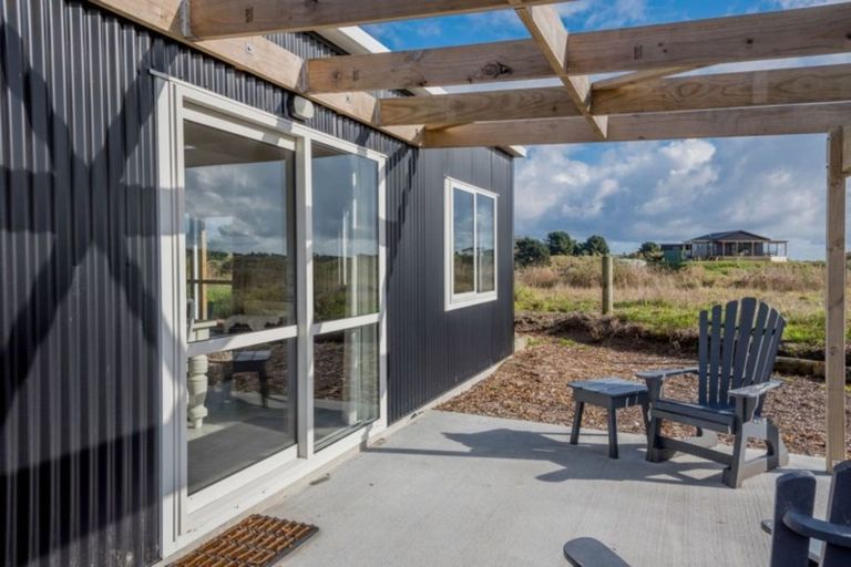 Photo of property in 111 Strathnaver Drive, Waikawa Beach, Levin, 5573