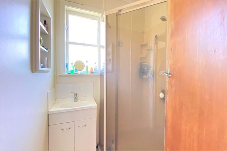 Photo of property in 17 William Souter Street, Forrest Hill, Auckland, 0620