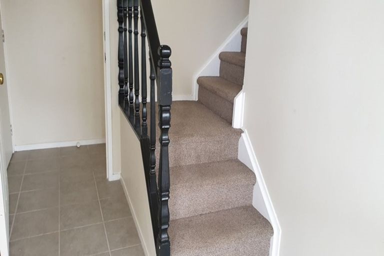 Photo of property in 1/43 Eastcliffe Road, Castor Bay, Auckland, 0620