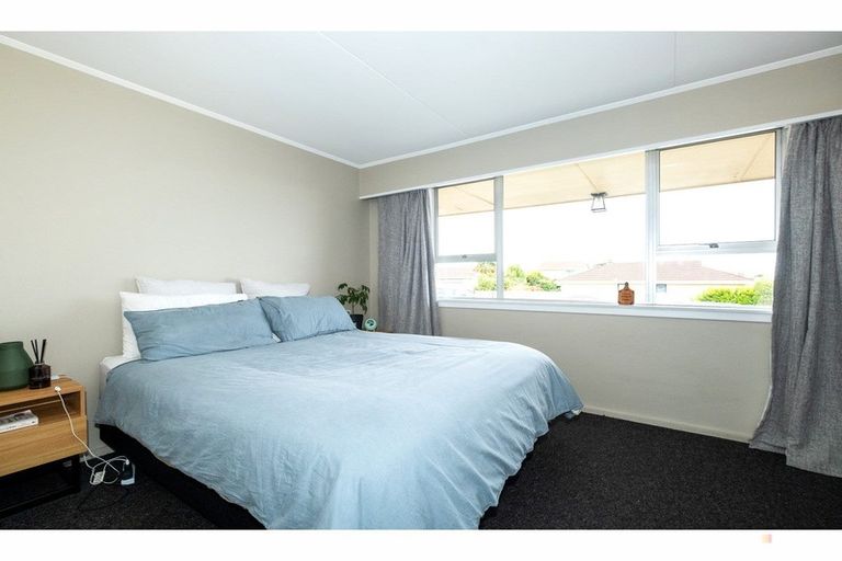 Photo of property in 1 Oxford Street, Waimate, 7924