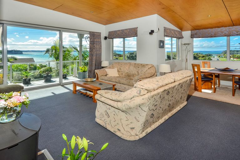 Photo of property in 2/19 Tindalls Bay Road, Tindalls Beach, Whangaparaoa, 0930