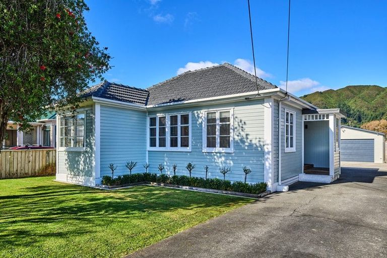 Photo of property in 33 Gibson Crescent, Naenae, Lower Hutt, 5011