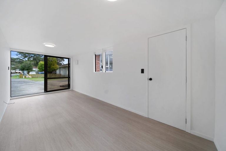 Photo of property in 15 Penderford Place, Mangere East, Auckland, 2024