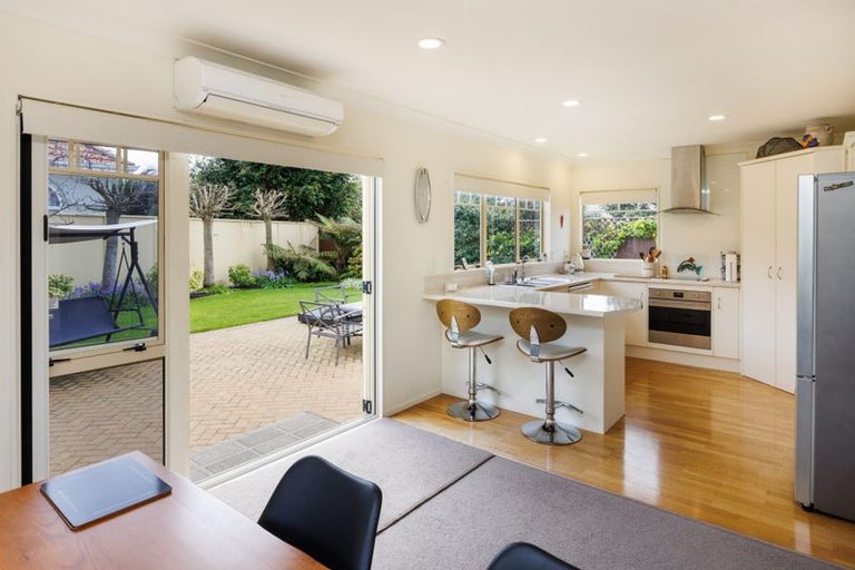Photo of property in 5 Fountain Court, Palmerston North, 4410
