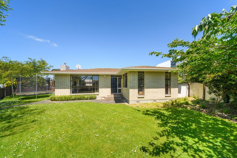 Photo of property in 2 Cecil Place, Cloverlea, Palmerston North, 4412