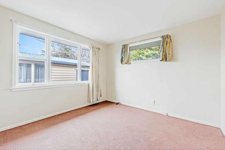 Photo of property in 135 Avonhead Road, Avonhead, Christchurch, 8042