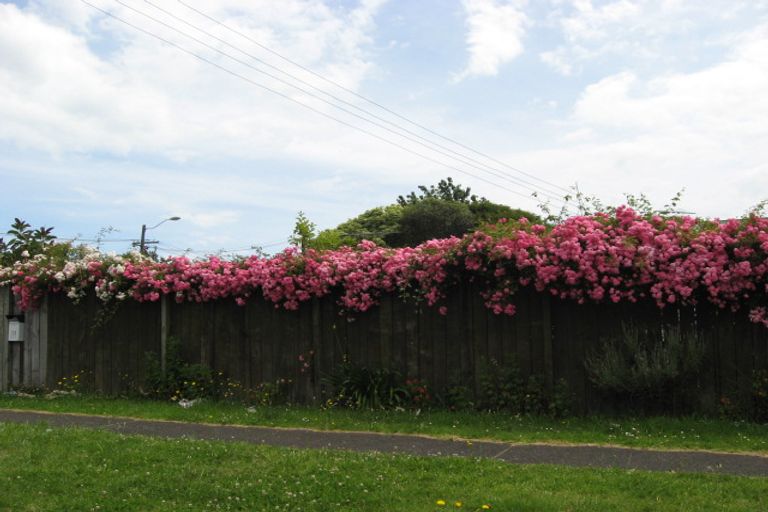 Photo of property in 17 Crawford Avenue, Mangere Bridge, Auckland, 2022