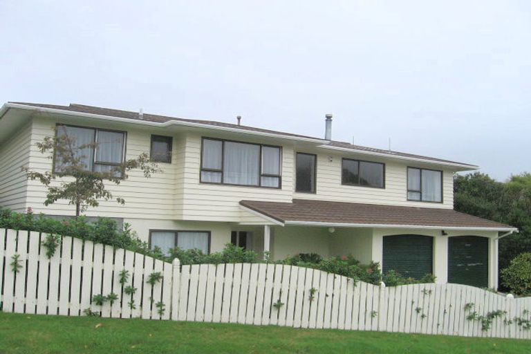 Photo of property in 11 Greyfriars Crescent, Tawa, Wellington, 5028
