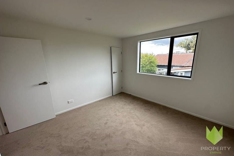 Photo of property in 30 Clay Works Lane, New Lynn, 0600
