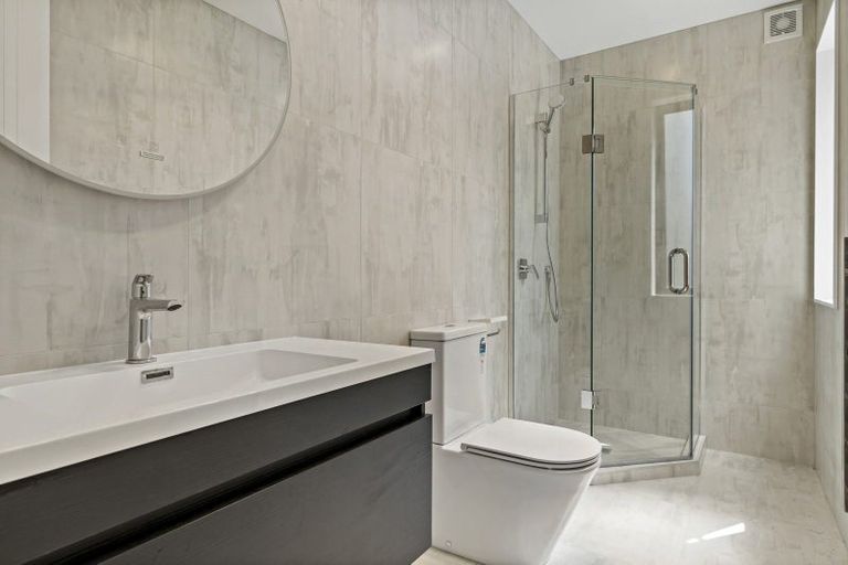 Photo of property in 18 Cara Avenue, Kumeu, 0810