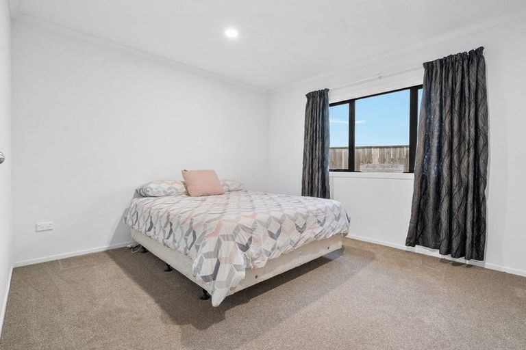 Photo of property in 1 Molesworth Street, Carterton, 5713